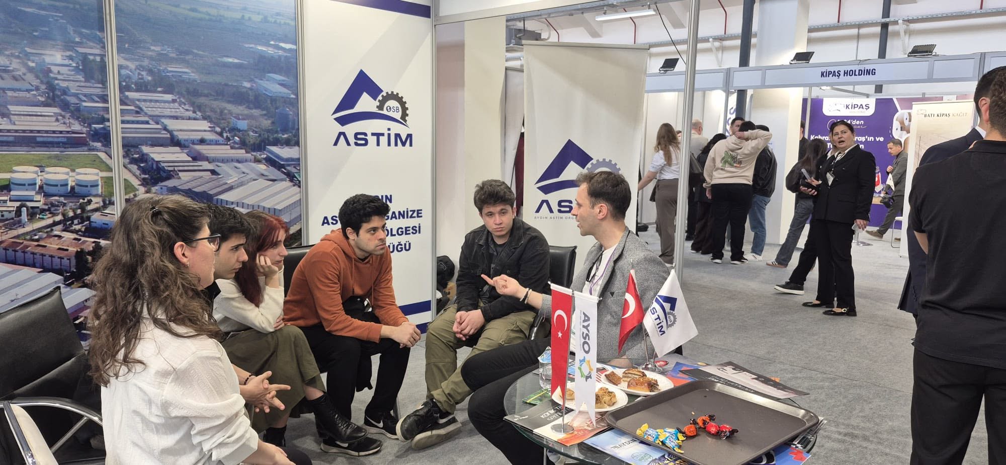 Yusuf Çolak katılımcılarla